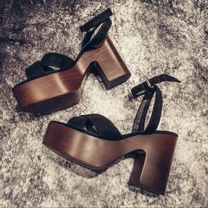 RETRO/BOHO VIBE PLATFORM HEELS 👠
